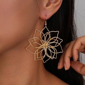 Hollow Flower Design Dangle Retro, Gold color Glam, Lightweight Earrings